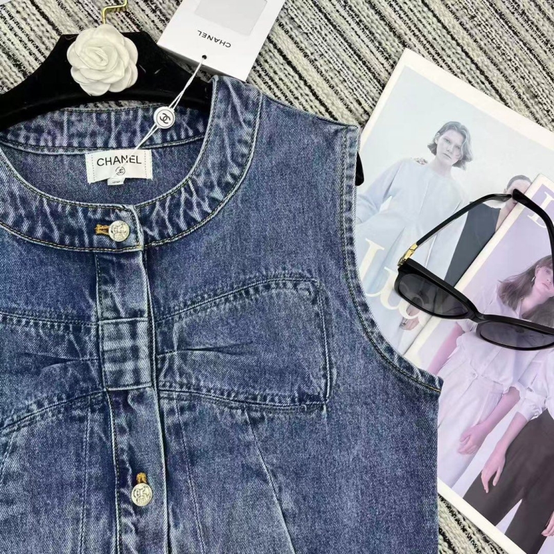 Ch**el jeans